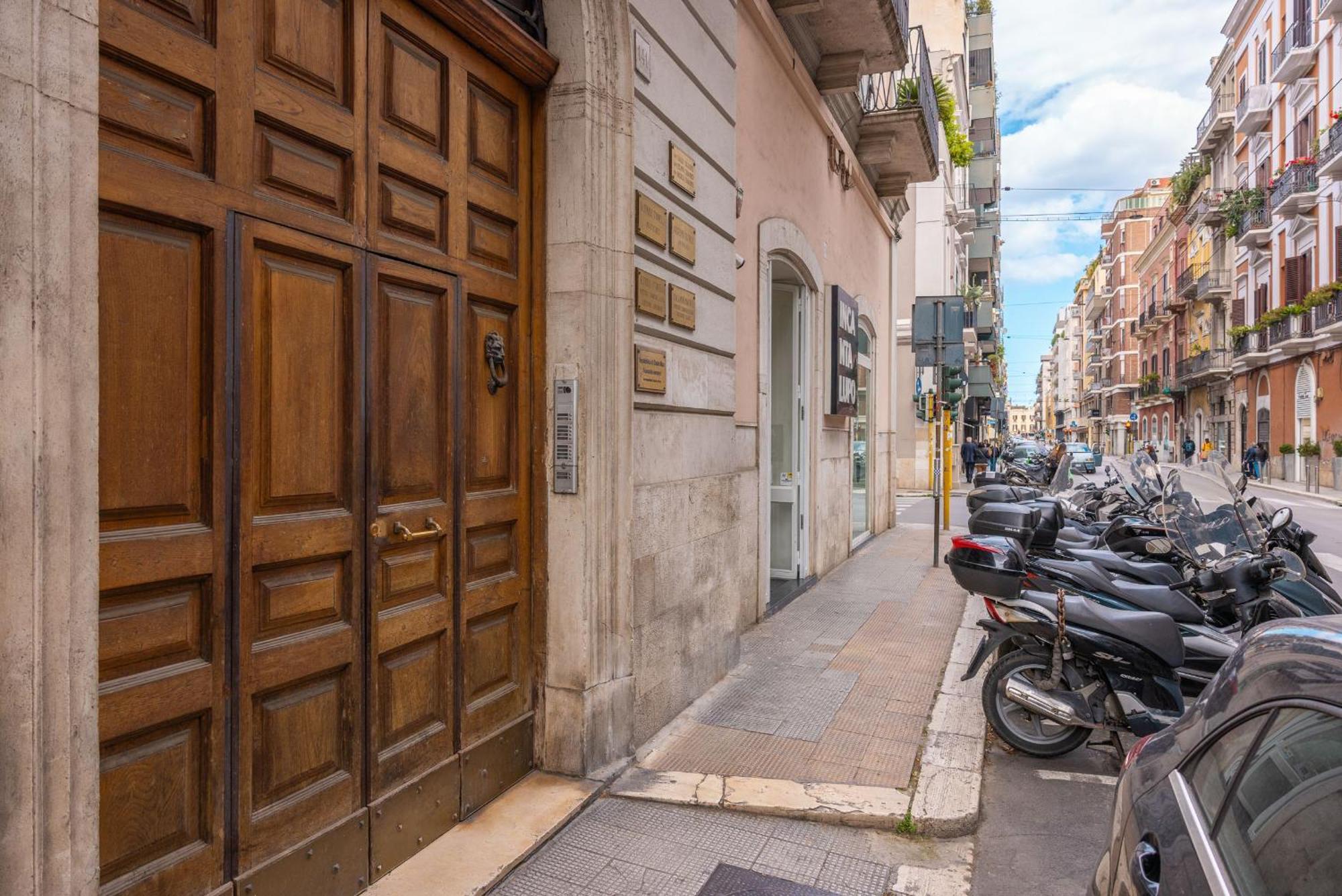 Chic House Apartment Bari Bagian luar foto